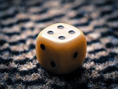 Image: six-sided die with the number four positioned at the top